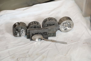 Куски прутков из алюминия. Разные сплавы+ложка в роли катализатора. (7148 просмотров) <a class='original' href='./download/file.php?id=101880&mode=view' target=_blank>Загрузить оригинал (6.96 МБ)</a>