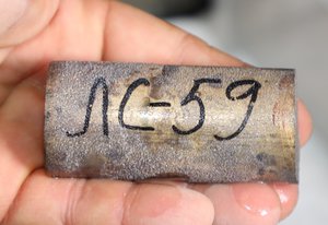 Пруток ЛС59-1 покрылся кристаллами, но не среагировал пока что. Не зря корабельные винты их похожего материал  делают (7129 просмотров) <a class='original' href='./download/file.php?id=101996&mode=view' target=_blank>Загрузить оригинал (585.38 КБ)</a>