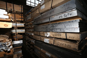 В центре плиты 1163Т с АТП, скоро пойдут на машину (самолёт) (4852 просмотра) <a class='original' href='./download/file.php?id=103504&mode=view' target=_blank>Загрузить оригинал (8.96 МБ)</a>