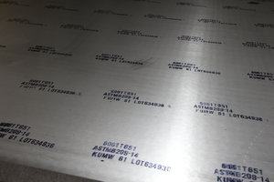 Поверхность плит (6061Т6, по ASTM) почему-то &quot;нормальная&quot;, не волной, без царапин, и кромки обрезные (4842 просмотра) <a class='original' href='./download/file.php?id=103525&mode=view' target=_blank>Загрузить оригинал (7.05 МБ)</a>