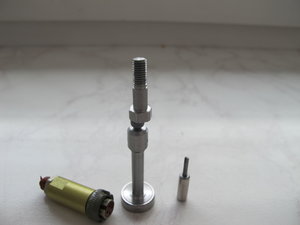 болты пришлось делать , магазинные кривые (3603 просмотра) <a class='original' href='./download/file.php?id=10691&mode=view' target=_blank>Загрузить оригинал (1.13 МБ)</a>