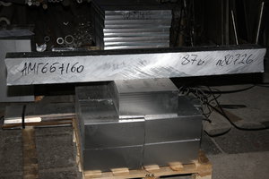Плита АМГ6Б =160мм: свергу деловой обрезок, под ним заготовки. &quot;кривой&quot; срез у остатка--дело рук &quot;КУМЗа&quot; (2944 просмотра) <a class='original' href='./download/file.php?id=107109&mode=view' target=_blank>Загрузить оригинал (7.99 МБ)</a>