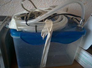 Емкость с помпой для шпинделя (2742 просмотра) <a class='original' href='./download/file.php?id=107778&mode=view' target=_blank>Загрузить оригинал (1.1 МБ)</a>