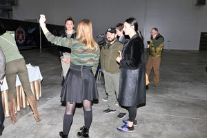 В чёрной кофте, возможно, экс-чемпионка мира по прыжкам. (5816 просмотров) <a class='original' href='./download/file.php?id=107858&mode=view' target=_blank>Загрузить оригинал (2.29 МБ)</a>