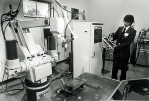 first_robot.jpg (8238 просмотров) <a class='original' href='./download/file.php?id=10803&mode=view' target=_blank>Загрузить оригинал (61.06 КБ)</a>