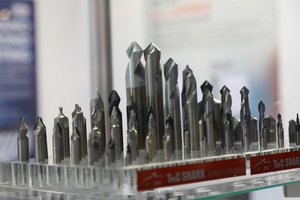 Вгрызатели в Д16Т (8024 просмотра) <a class='original' href='./download/file.php?id=111646&mode=view' target=_blank>Загрузить оригинал (5.61 МБ)</a>