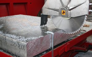 Нарезка плит на точные, одинаковые полосы, затем нарезаем на заготовки на лентопиле (3840 просмотров) <a class='original' href='./download/file.php?id=113307&mode=view' target=_blank>Загрузить оригинал (669.52 КБ)</a>