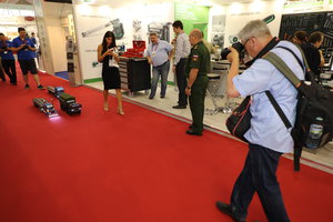 Проезжавшие автомобили всегда привлекали внимание (18289 просмотров) <a class='original' href='./download/file.php?id=119306&mode=view' target=_blank>Загрузить оригинал (6.83 МБ)</a>