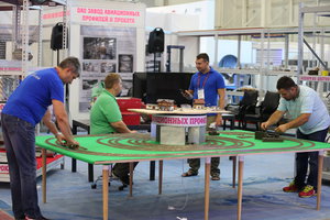 Стенд нашей компании, &quot;танец с лего-рельсами&quot;--не на один час. (18110 просмотров) <a class='original' href='./download/file.php?id=119550&mode=view' target=_blank>Загрузить оригинал (9.66 МБ)</a>