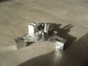 После долгого выполнения операций по поиску центра и соосности, деталь получилась очень точно сделана. Приведу затраты: <br />Расход фрез составляет<br />6мм фреза затупилась примерно на 5% ~~100 руб<br />3.175 фреза затупилась примерно на 30% до состояния 45% ~~120 рублей<br />3.175 кон.гравер затупился примерно на 10% до состояния 25% ~~120 рублей<br /><br />Расход материала составляет 30% от заготовки 20.5 х 120 х 125 мм ~~ 400 рублей<br />Станок работал при этом 10 часов ~~1500 рублей<br />расход дерева составил 30 см доски ~~17 рублей<br /><br />Мои затраты времени при этом составили 15 часов:<br />8 часов работы за станком<br />3 часа по корректировке управляющих программ для станка<br />4 часов по проектированию эскизов и траекторий<br /><br />100 рублей на шурупы и масло<br /><br />Итого<br />3000 мое рабочее время<br />1500 время работы станка<br />340 фрезы<br />400 материал<br />100 масло и шурупы и дерево<br />=5377 рублей (13413 просмотров) <a class='original' href='./download/file.php?id=12016&mode=view' target=_blank>Загрузить оригинал (165.38 КБ)</a>