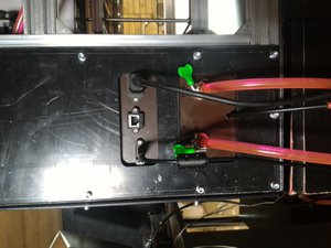 Вид сзади, панель подключения трубок охлаждения и интерфейсных разьемов (5195 просмотров) <a class='original' href='./download/file.php?id=121260&mode=view' target=_blank>Загрузить оригинал (2.09 МБ)</a>