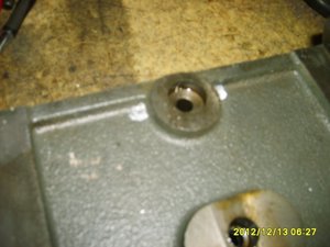 Крепление гайки на станине вот такая, на 1 болт! нужно что то придумать чтоб крепче закрепить гайку????????? (7875 просмотров) <a class='original' href='./download/file.php?id=12209&mode=view' target=_blank>Загрузить оригинал (310.36 КБ)</a>