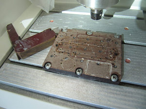 прошел через сож и прочие издевательства, склеен из 2х листов 10мм с помощью эпоксидки :) после многочисленных сверловок поверхность восстанавливал с помощью той же эпоксидки (3534 просмотра) <a class='original' href='./download/file.php?id=122516&mode=view' target=_blank>Загрузить оригинал (181.52 КБ)</a>