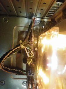 Вверху длинный белый. Внизу какой-то порт COM1 (17029 просмотров) <a class='original' href='./download/file.php?id=124766&mode=view' target=_blank>Загрузить оригинал (215.92 КБ)</a>