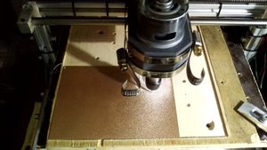 плата в центре осей станка (3553 просмотра) <a class='original' href='./download/file.php?id=131388&mode=view' target=_blank>Загрузить оригинал (2.11 МБ)</a>