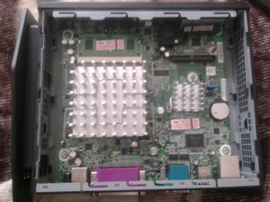 ну и внутренности) обычная память со-димм, а вот IDE какой то мелкий (2325 просмотров) <a class='original' href='./download/file.php?id=13426&mode=view' target=_blank>Загрузить оригинал (177.9 КБ)</a>