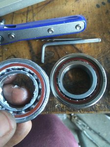 новые убитые подшипники справа и новые перед установкой слева, натяг подбирал потом перешлифовал проставочные кольца (7071 просмотр) <a class='original' href='./download/file.php?id=138826&mode=view' target=_blank>Загрузить оригинал (142.45 КБ)</a>