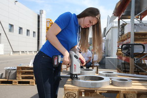 Клеймение образца из трубы АМГ6 на выставке Металлообработка-2018. Стенд aozapp.ru (3484 просмотра) <a class='original' href='./download/file.php?id=139306&mode=view' target=_blank>Загрузить оригинал (8.59 МБ)</a>