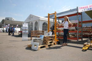 Сотрудница демонстрирует, какие детали получаются из Д16Т, В95Т1 и АМГ6 проката. (3202 просмотра) <a class='original' href='./download/file.php?id=139432&mode=view' target=_blank>Загрузить оригинал (11 МБ)</a>