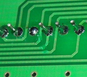 Перебитые дорожки покрытые лаком (маскировка брака) (107151 просмотр) <a class='original' href='./download/file.php?id=14223&mode=view' target=_blank>Загрузить оригинал (123.63 КБ)</a>