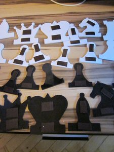 магниты - виниловая лента, прилеплено суперклеем. Ходовые испытания показали, что набор выдерживает О-ч-чень эмоциональные разборы партий и демонстрацию. :) (4126 просмотров) <a class='original' href='./download/file.php?id=14245&mode=view' target=_blank>Загрузить оригинал (251.38 КБ)</a>