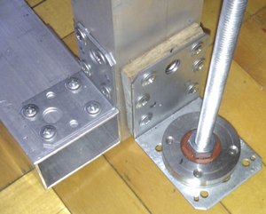 Это противоположное крепление. Просто внутренняя часть подшипника законтрена с двух сторон гайками. (5503 просмотра) <a class='original' href='./download/file.php?id=1532&mode=view' target=_blank>Загрузить оригинал (174.93 КБ)</a>