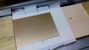 надо было расположить по другому, что-бы углы заготовки были по центру скотча.. тогда бы они не отвалились... возмжоно))) (4830 просмотров) <a class='original' href='./download/file.php?id=155896&mode=view' target=_blank>Загрузить оригинал (520.03 КБ)</a>