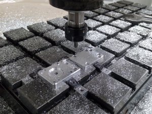 Здесь две детальки после переворота. До обработки были одним куском, в процессе разрезались пополам, при этом не сместились. (5464 просмотра) <a class='original' href='./download/file.php?id=160455&mode=view' target=_blank>Загрузить оригинал (814.73 КБ)</a>