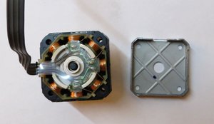 шаговый двигатель EM-483.JPG (5943 просмотра) <a class='original' href='./download/file.php?id=161415&mode=view' target=_blank>Загрузить оригинал (68.09 КБ)</a>