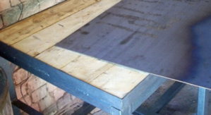 дерево под сталью в столешнице (6782 просмотра) <a class='original' href='./download/file.php?id=166667&mode=view' target=_blank>Загрузить оригинал (528.17 КБ)</a>