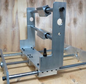 Отсюда понравились габариты и исполнение кареток X и Y - хочу сделать на таких же подшипниках только разрезанных под SBR16 (4705 просмотров) <a class='original' href='./download/file.php?id=167614&mode=view' target=_blank>Загрузить оригинал (837.38 КБ)</a>