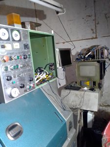 Пульт, на заднем фоне ещё и не весь комплект fanuc (5293 просмотра) <a class='original' href='./download/file.php?id=167677&mode=view' target=_blank>Загрузить оригинал (3.04 МБ)</a>