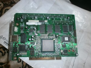 что-то похожее на сетевую карту, сзади есть разъем под память (4195 просмотров) <a class='original' href='./download/file.php?id=16940&mode=view' target=_blank>Загрузить оригинал (204.29 КБ)</a>