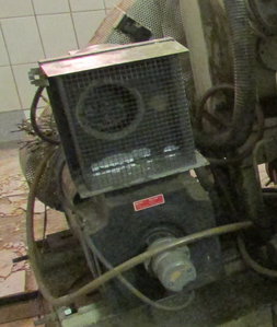 Siemensмоторсзади.JPG (976 просмотров) <a class='original' href='./download/file.php?id=172686&mode=view' target=_blank>Загрузить оригинал (375.11 КБ)</a>