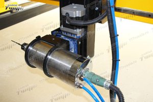 04-Promyishlennyiy-pyatikoordinatnyiy-frezernyiy-CHPU-stanok-768x512.jpg (27270 просмотров) <a class='original' href='./download/file.php?id=174158&mode=view' target=_blank>Загрузить оригинал (85.9 КБ)</a>