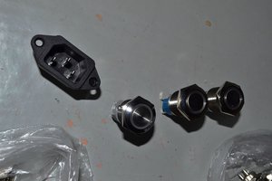 кнопки и разъем питания шкафа (7844 просмотра) <a class='original' href='./download/file.php?id=176667&mode=view' target=_blank>Загрузить оригинал (170.92 КБ)</a>