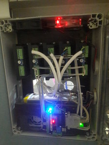 Электрошкаф  сверху 2 вентилятора на приток (5752 просмотра) <a class='original' href='./download/file.php?id=178636&mode=view' target=_blank>Загрузить оригинал (3.98 МБ)</a>