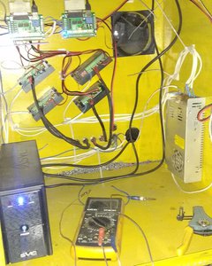 Шкаф управления выглядит так. (3112 просмотров) <a class='original' href='./download/file.php?id=183578&mode=view' target=_blank>Загрузить оригинал (168.29 КБ)</a>