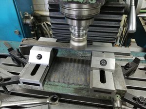 В тисках 2.JPG (3982 просмотра) <a class='original' href='./download/file.php?id=183866&mode=view' target=_blank>Загрузить оригинал (4.9 МБ)</a>