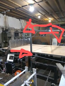 Упор подаёт пласт поролона, обоюдно острая ленточная пила режет в обе стороны (1042 просмотра) <a class='original' href='./download/file.php?id=189027&mode=view' target=_blank>Загрузить оригинал (1.62 МБ)</a>