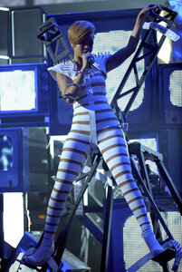 Rihanna_313.jpg (1340 просмотров) <a class='original' href='./download/file.php?id=191112&mode=view' target=_blank>Загрузить оригинал (1.11 МБ)</a>