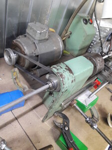 если снять точило то вал становится проходным 12 мм пролезает (8480 просмотров) <a class='original' href='./download/file.php?id=196324&mode=view' target=_blank>Загрузить оригинал (4.01 МБ)</a>