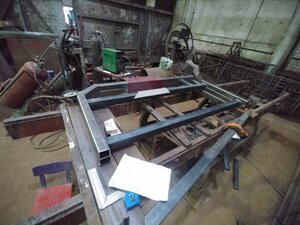 начал варить боковину рамы (1316 просмотров) <a class='original' href='./download/file.php?id=198446&mode=view' target=_blank>Загрузить оригинал (4.79 МБ)</a>