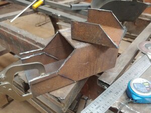 вырезаю под опоры лазерной трубки (1316 просмотров) <a class='original' href='./download/file.php?id=198453&mode=view' target=_blank>Загрузить оригинал (7.79 МБ)</a>