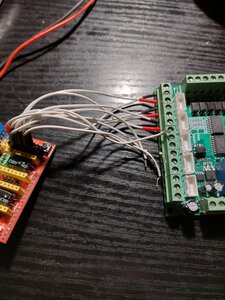 вот так подключено степ,дир ,енейбл и всё работает ,там есть 5 вольт .<br />Т.е . надо на плату развязки подать 5 вольт на клемму PC5V или USB разъём . (406 просмотров) <a class='original' href='./download/file.php?id=199671&mode=view' target=_blank>Загрузить оригинал (3.48 МБ)</a>