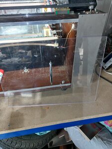 Не стал заморачиваться с петлями ,сверху &quot;П&quot; профиль с низу уголок для упора (4344 просмотра) <a class='original' href='./download/file.php?id=200792&mode=view' target=_blank>Загрузить оригинал (4.17 МБ)</a>