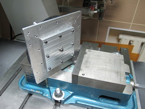 За этот квадрат зажимаю в тиски (5031 просмотр) <a class='original' href='./download/file.php?id=20214&mode=view' target=_blank>Загрузить оригинал (1 МБ)</a>