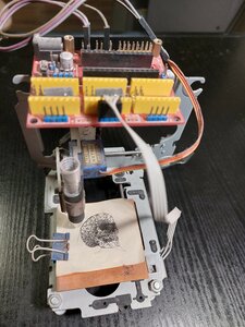 Вот в хламе валяется ,пара сидиромов и серва плюс ваша уно с вашими драйверами, для старта самое то ! (1404 просмотра) <a class='original' href='./download/file.php?id=202263&mode=view' target=_blank>Загрузить оригинал (3.34 МБ)</a>