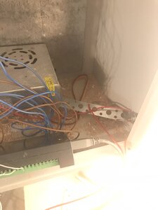 заземление закреплено в ящике (858 просмотров) <a class='original' href='./download/file.php?id=203969&mode=view' target=_blank>Загрузить оригинал (437.53 КБ)</a>