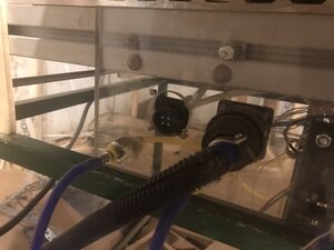 разъёмы на задней стороне (858 просмотров) <a class='original' href='./download/file.php?id=203982&mode=view' target=_blank>Загрузить оригинал (540.37 КБ)</a>